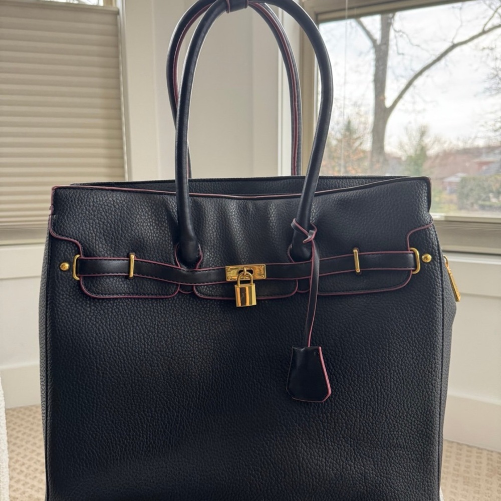 Elegant Black Leather Handbag